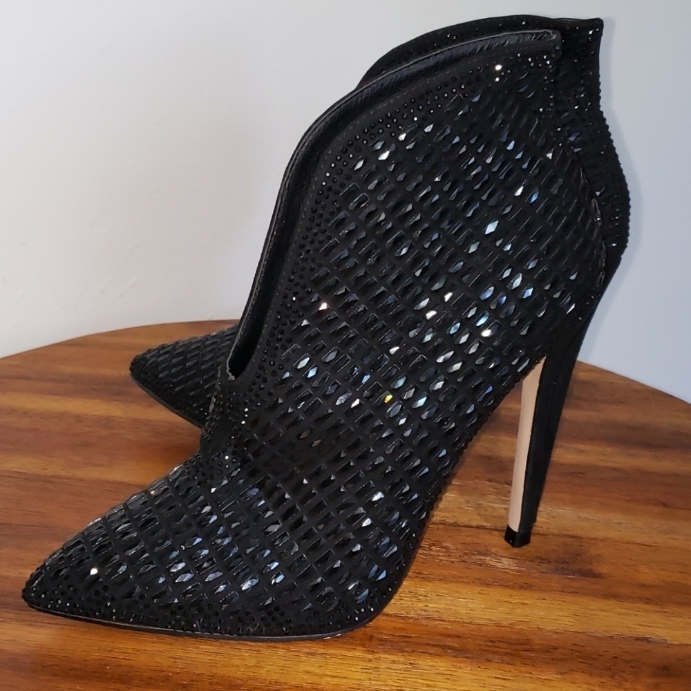 - De Blossom collection black booties